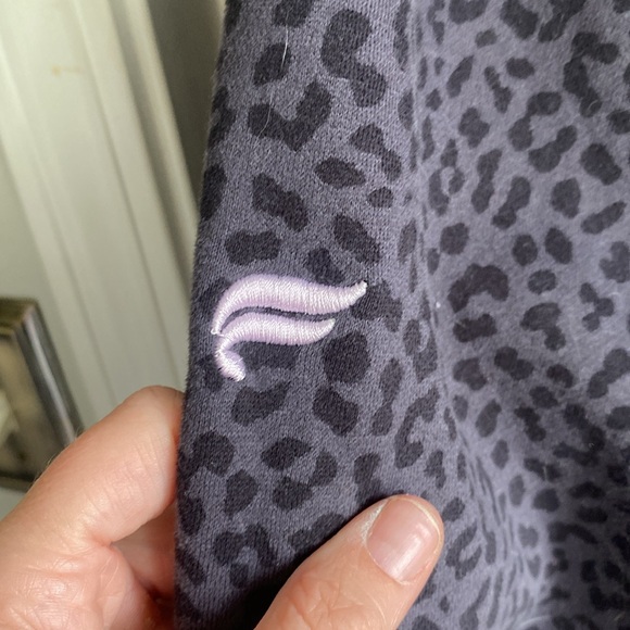 Fabletics cheetah print pullover sweater-Size XXL - Picture 5 of 5